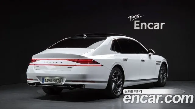 2023 Genesis G90