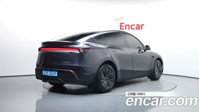2025 Tesla Model Y, foto 2