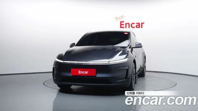 2025 Tesla Model Y, foto 3