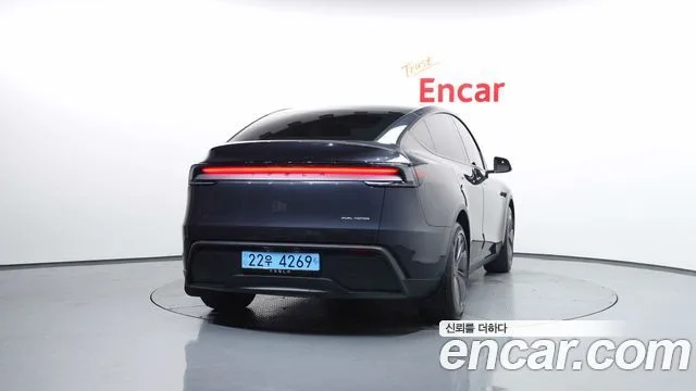 2025 Tesla Model Y, foto 4