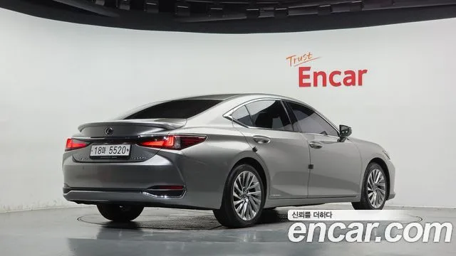 2019 Lexus ES
