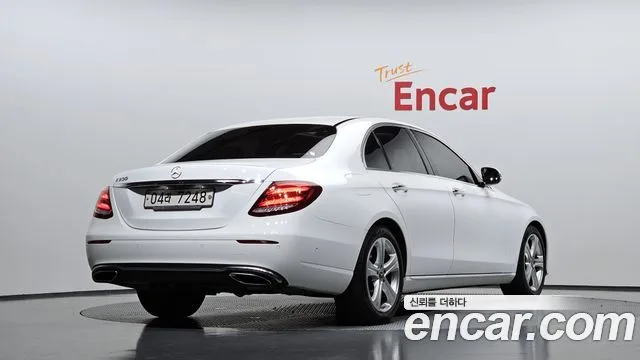 2017 Mercedes-Benz E-Class, foto 2