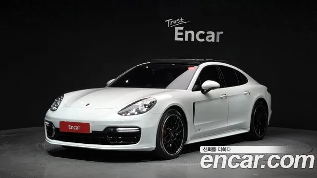 2020 Porsche Panamera