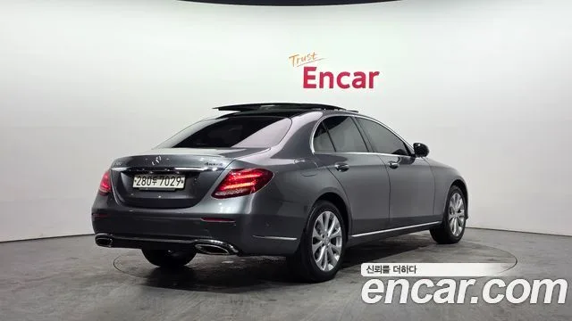 2017 Mercedes-Benz E-Class, foto 2