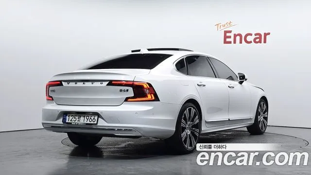 2023 Volvo S90