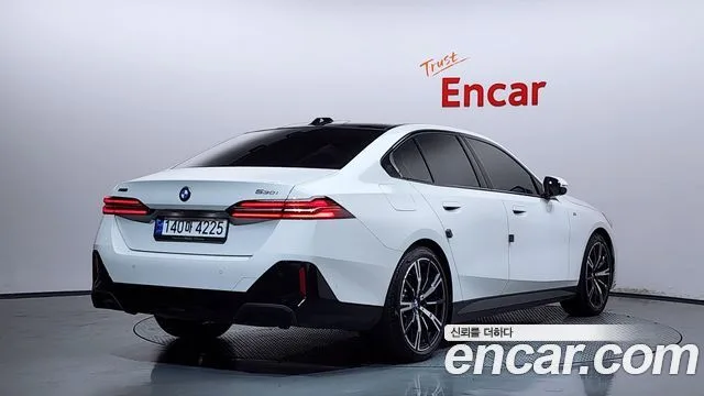 2024 BMW 5-Series, foto 2