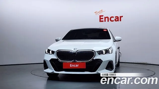 2024 BMW 5-Series, foto 3