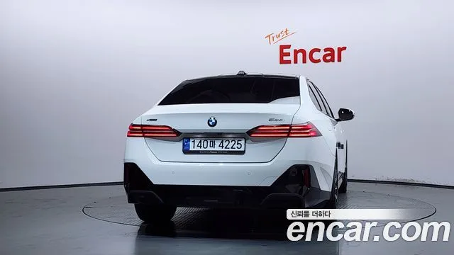2024 BMW 5-Series, foto 4