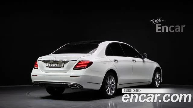 2017 Mercedes-Benz E-Class, foto 2