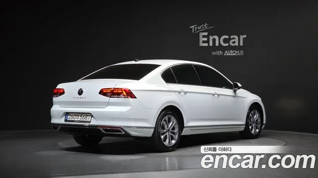 2022 Volkswagen Passat, foto 2