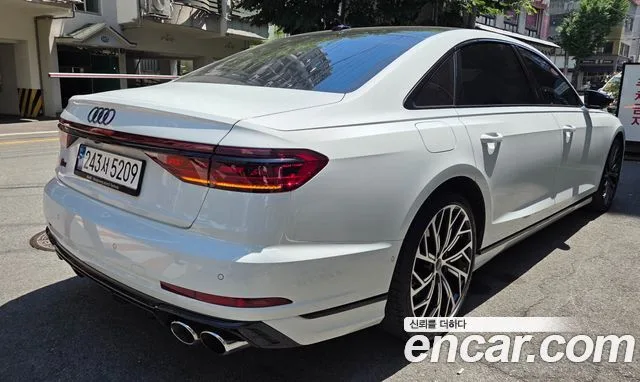 2023 Audi S8, foto 2