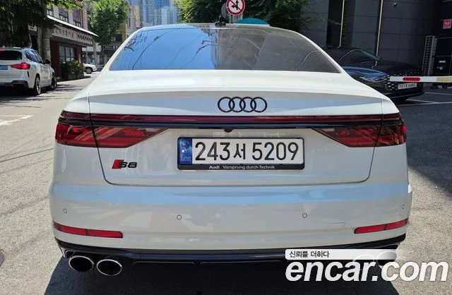 2023 Audi S8, foto 4