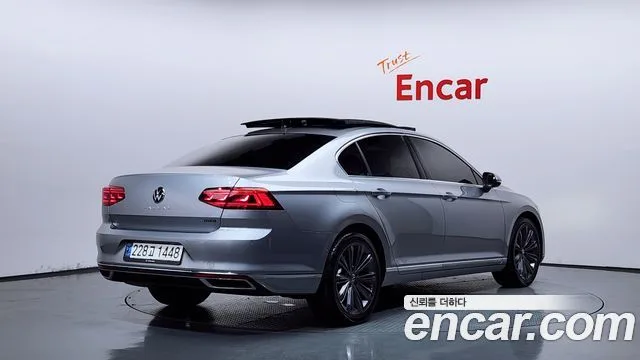 2022 Volkswagen Passat, foto 2