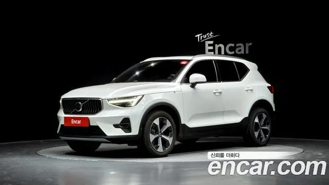 2025 Volvo XC40