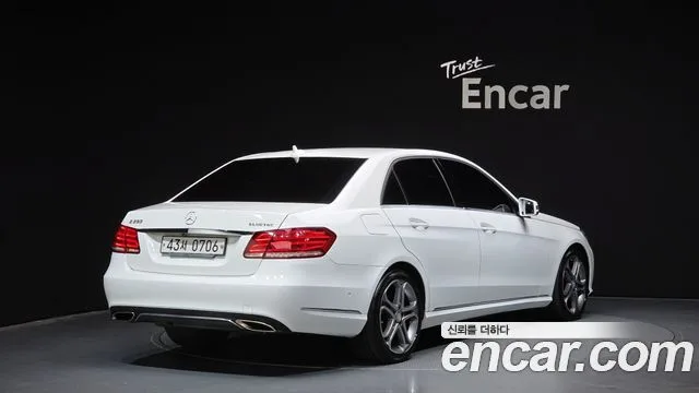 2016 Mercedes-Benz E-Class, foto 2