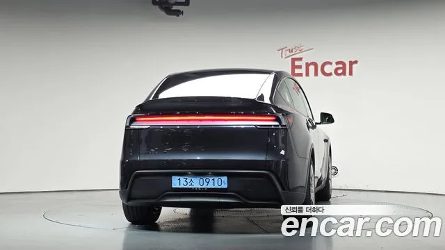 2026 Tesla Model Y, foto 3