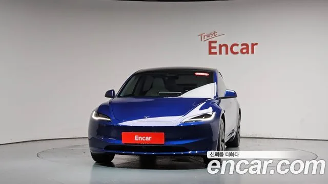 2025 Tesla Model 3, foto 2