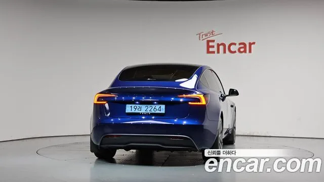 2025 Tesla Model 3, foto 3