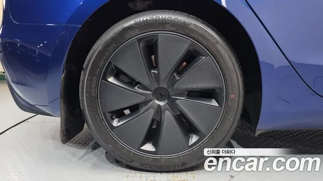 2025 Tesla Model 3, foto 4