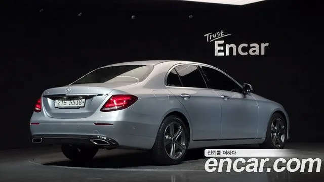 2017 Mercedes-Benz E-Class, foto 2