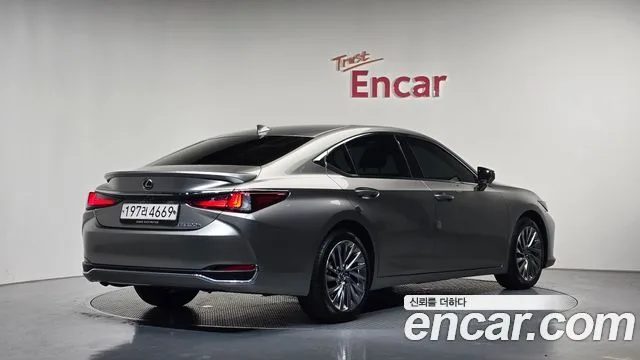 2023 Lexus ES, foto 2