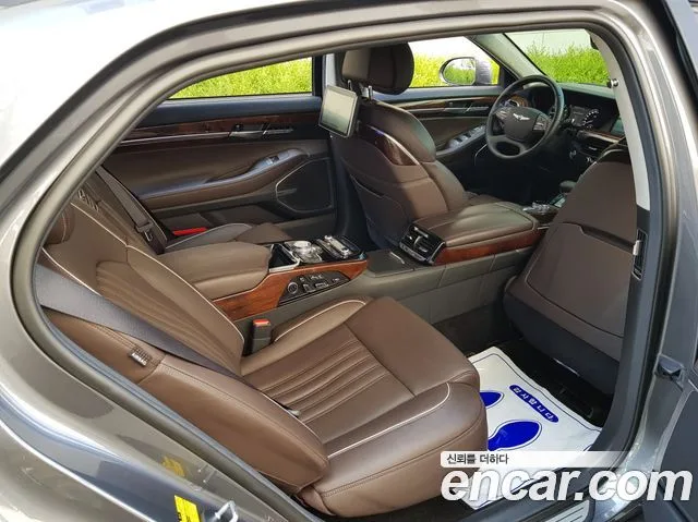 2016 Genesis EQ900