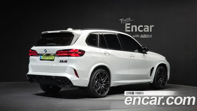 2025 BMW X5M, foto 2