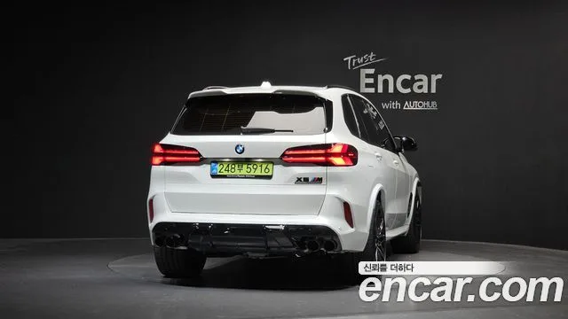 2025 BMW X5M, foto 4
