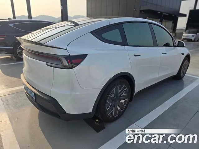 2026 Tesla Model Y, foto 3