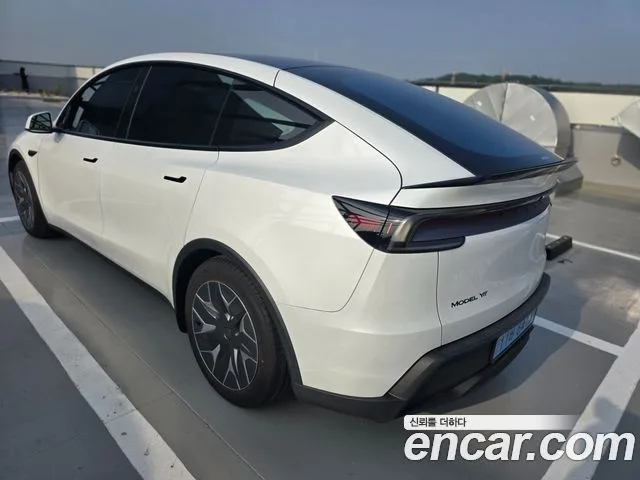 2026 Tesla Model Y, foto 4