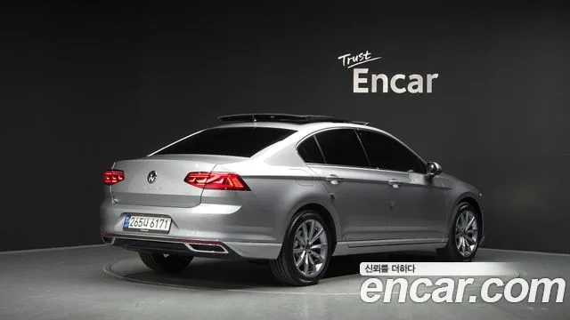 2022 Volkswagen Passat, foto 2