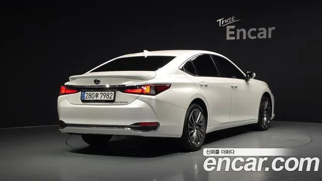 2024 Lexus ES