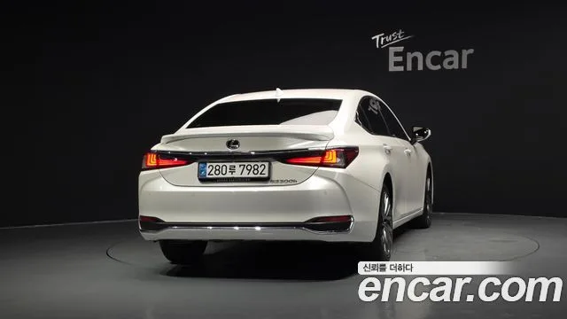 2024 Lexus ES, foto 3
