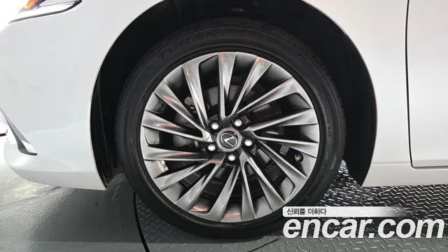 2024 Lexus ES, foto 4