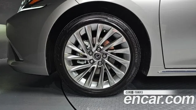 2026 Lexus ES, foto 4