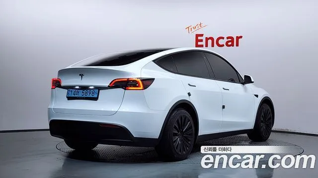 2024 Tesla Model Y, foto 2