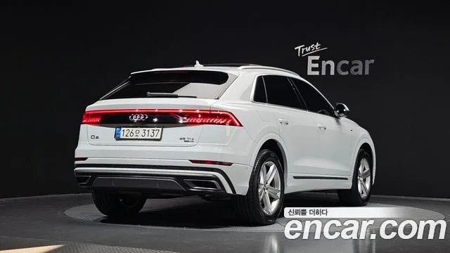 2020 Audi Q8, foto 2