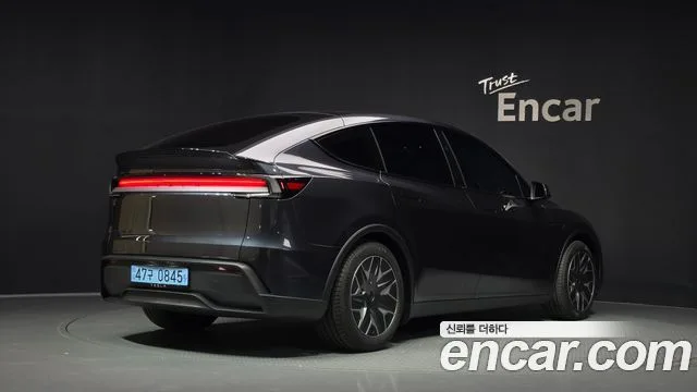 2026 Tesla Model Y, foto 2