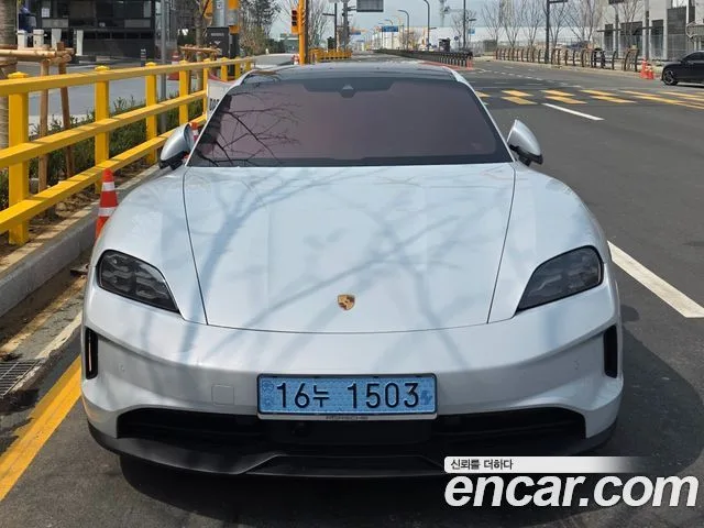 2025 Porsche Taycan