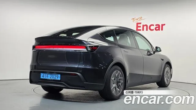 2026 Tesla Model Y, foto 2