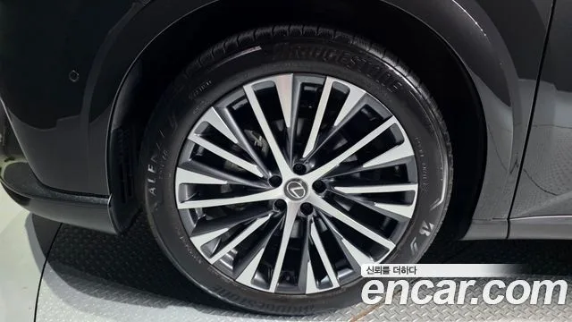 2025 Lexus RX, foto 4