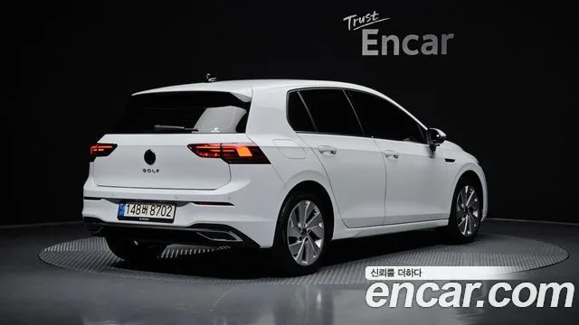 2022 Volkswagen Golf, foto 2
