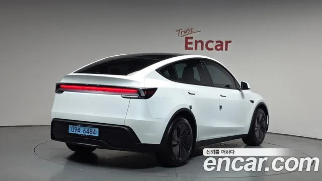 2025 Tesla Model Y