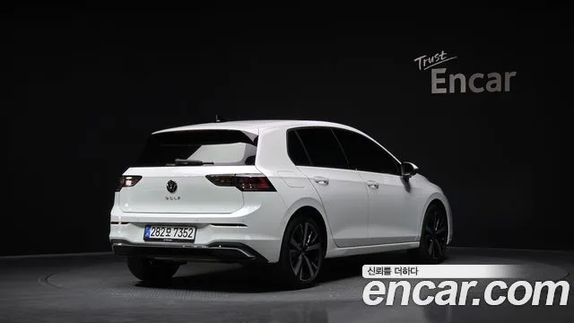 2025 Volkswagen Golf, foto 2