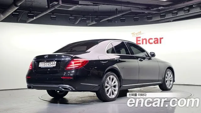 2019 Mercedes-Benz E-Class, foto 2
