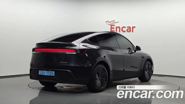2025 Tesla Model Y
