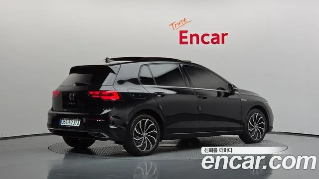 2023 Volkswagen Golf, foto 2