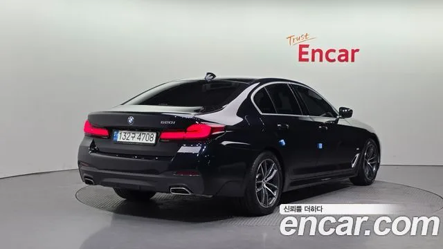 2022 BMW 5-Series, foto 2