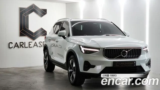 2025 Volvo XC40