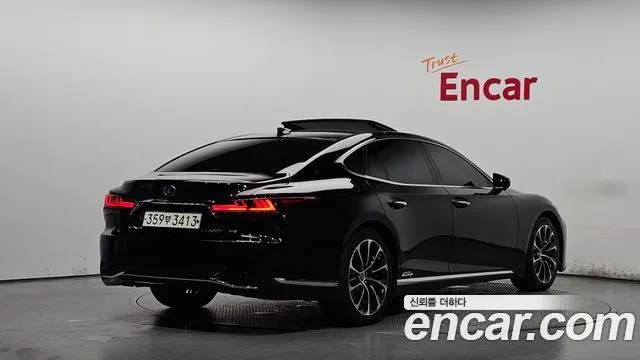 2021 Lexus LS, foto 2